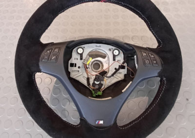 Couture d'une housse de volant