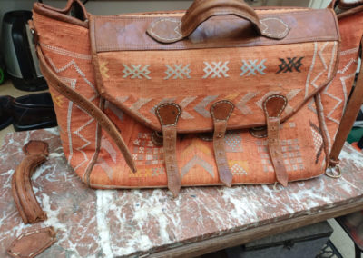 Remplacement de poignée sur sac artisanal